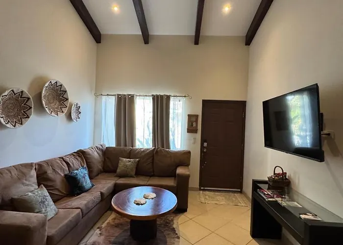 El Gordos Tropical Oasis W Pool & Near 7 Beaches Apartment *