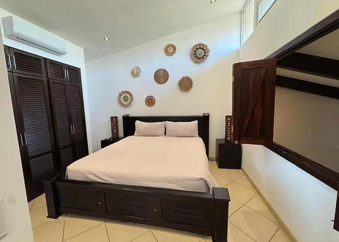 El Gordos Tropical Oasis W Pool & Near 7 Beaches